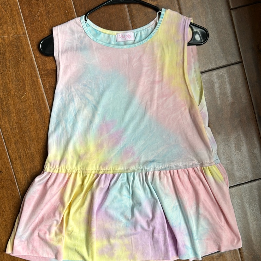 Pink Lily pendulum top